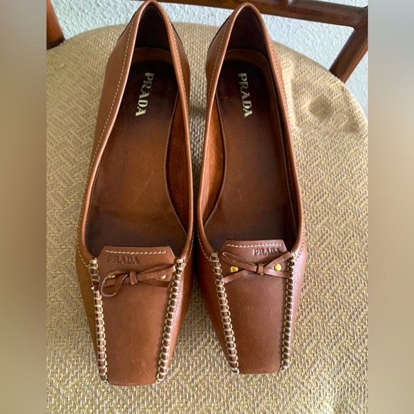 Prada Shoes - Prada brown leather kitten heels shoes size 39,5-9,5. Worn once EUC